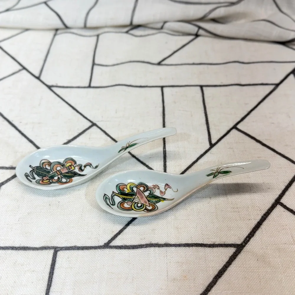 Unbranded Chinese Soup Spoons OS White Ceramic Hand Painted Ribbon Floral Set 2